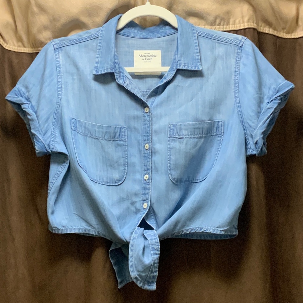 Abercrombie & Fitch Light Blue Tie-Front Chambray Crop Shirt (M) (EUC)